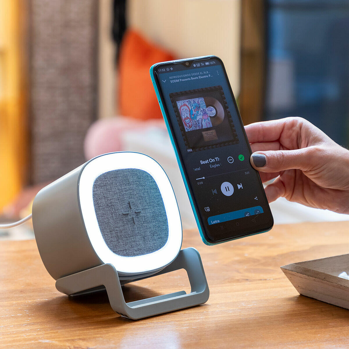 SoundCharge - Altavoz Cargador Inalámbrico con LED