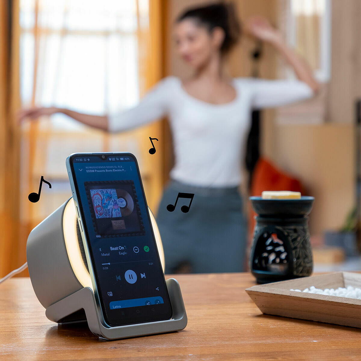 SoundCharge - Altavoz Cargador Inalámbrico con LED